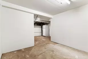 9701 Dayton Ave N, Seattle, WA 98103 - Photo 32