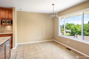10823 Glen Acres Dr S, Seattle, WA 98168 - Photo 8