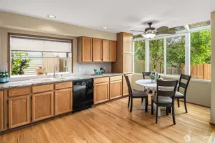 24213 SE 38th Pl, Sammamish, WA 98029 - Photo 10