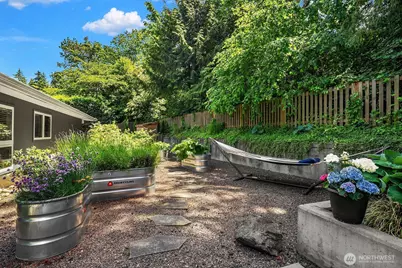 7260 W Mercer Way, Mercer Island, WA 98040 - Photo 32