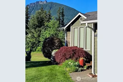 1340 Maloney Grove Avenue SE, North Bend, WA 98045 - Photo 2
