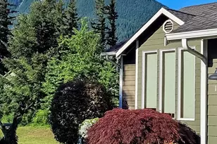 1340 Maloney Grove Ave SE, North Bend, WA 98045 - Photo 2