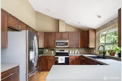 2415 E Cedar Hills Drive, Mount Vernon, WA 98274 - Photo 12