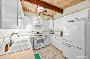 8989 NE Nevada St, Bremerton, WA 98311 - Photo 14