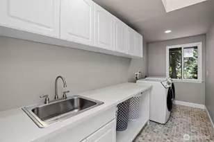 22201 NE 28th Pl, Sammamish, WA 98074 - Photo 32