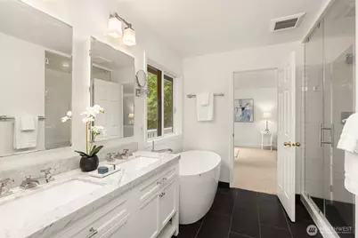 7045 NE Baker Hill Road, Bainbridge Island, WA 98110 - Photo 18