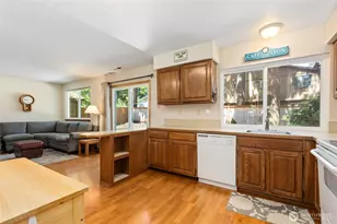 21136 NE 16th St, Sammamish, WA 98074 - Photo 10