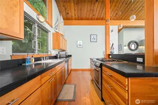 295 Raccoon Point Rd, Orcas Island, WA 98245 - Photo 12