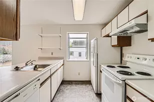 8848 Stone Ave N, Seattle, WA 98103 - Photo 4
