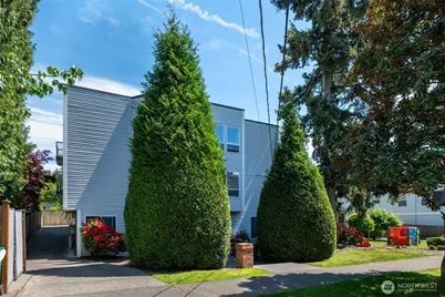 8848 Stone Avenue N, Seattle, WA 98103 - Photo 6