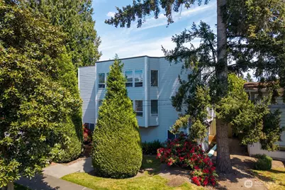 8848 Stone Avenue N, Seattle, WA 98103 - Photo 2