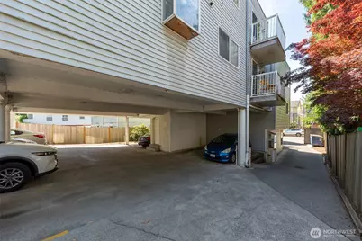 8848 Stone Avenue N, Seattle, WA 98103 - Photo 10