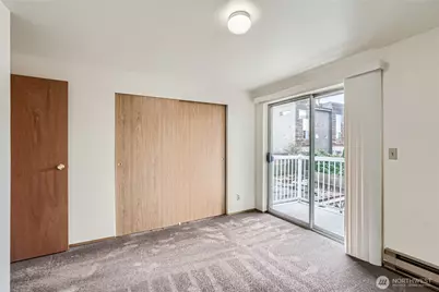 8848 Stone Avenue N, Seattle, WA 98103 - Photo 12