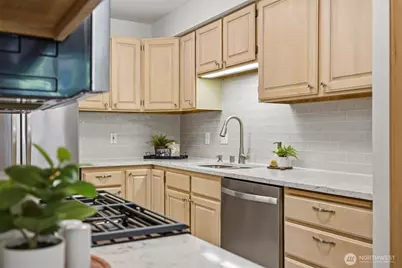 705 N State Street #102, Bellingham, WA 98225 - Photo 18