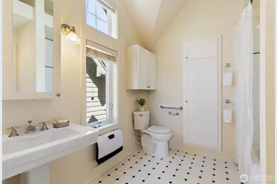 6318 5th Avenue NE #C, Seattle, WA 98115 - Photo 12
