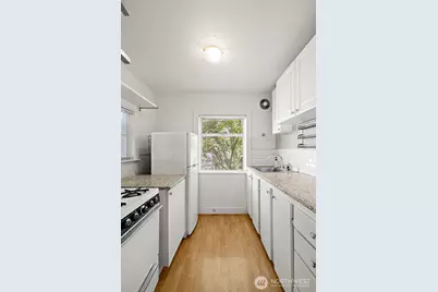 10346 Midvale Avenue N, Seattle, WA 98133 - Photo 12