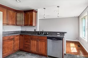 188 SW 8th Ave, Oak Harbor, WA 98277 - Photo 10