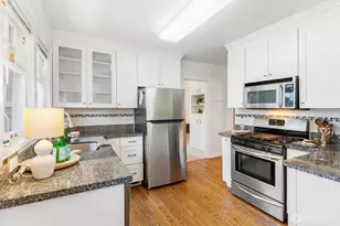 1916 E McGraw St, Seattle, WA 98112 - Photo 16
