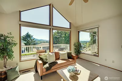 8211 128th Avenue SE, Newcastle, WA 98056 - Photo 2