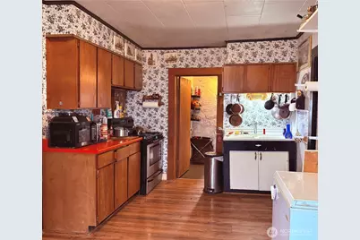8 S 4th Street, Harrington, WA 99134 - Photo 2