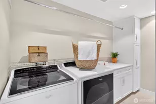 9829 NE 1st St, Bellevue, WA 98004 - Photo 32