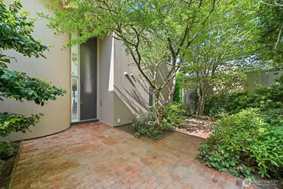 9829 NE 1st Street, Bellevue, WA 98004 - Photo 36
