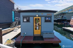 1900 Westlake Ave N, Seattle, WA 98109 - Photo 2