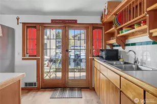 2727 Fairview Ave E, Seattle, WA 98102 - Photo 14
