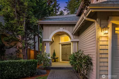 27422 SE 8th Place, Sammamish, WA 98075 - Photo 2