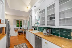3929 Ashworth Ave N, Seattle, WA 98103 - Photo 10