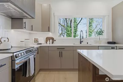 10930 NE 120th Street, Kirkland, WA 98034 - Photo 10