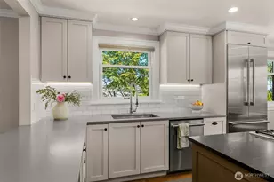 2406 Bigelow Ave N, Seattle, WA 98109 - Photo 10