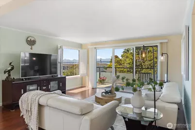 300 2nd Avenue N #2H, Edmonds, WA 98020 - Photo 1
