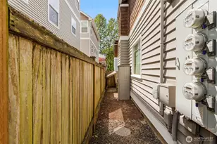 9121 23rd Ave NE, Seattle, WA 98115 - Photo 18