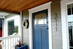 3911 1st Ave NE, Seattle, WA 98105 - Photo 2