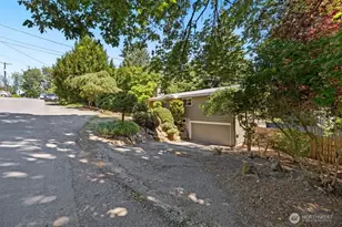 10312 Wallingford Ave N, Seattle, WA 98133 - Photo 2