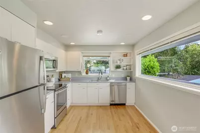 10417 76th Avenue S, Seattle, WA 98178 - Photo 12