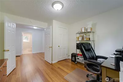 1918 S Lake Stickney Dr, Lynnwood, WA 98087 - Photo 18