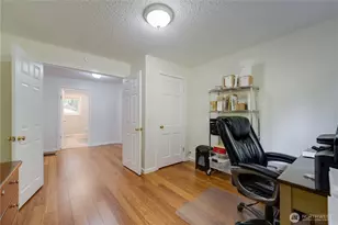 1918 S Lake Stickney Dr, Lynnwood, WA 98087 - Photo 18