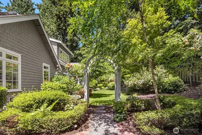 2720 105th Avenue SE, Beaux Arts, WA 98004 - Photo 38