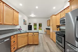 321 E Fairway Dr, Allyn, WA 98524 - Photo 10