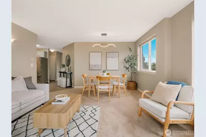 5624 Roosevelt Way NE #302, Seattle, WA 98105 - Photo 2