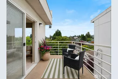 5624 Roosevelt Way NE #302, Seattle, WA 98105 - Photo 4