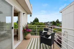 5624 Roosevelt Way NE, Seattle, WA 98105 - Photo 4