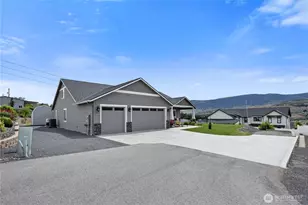 821 S Mary Ave, East Wenatchee, WA 98802 - Photo 2