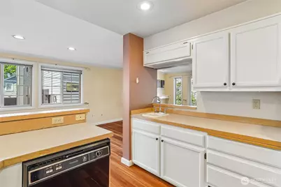 1111 10th Avenue E #20, Seattle, WA 98102 - Photo 12