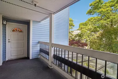 1111 10th Avenue E #20, Seattle, WA 98102 - Photo 2