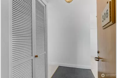 521 5th Avenue W #306, Seattle, WA 98119 - Photo 2