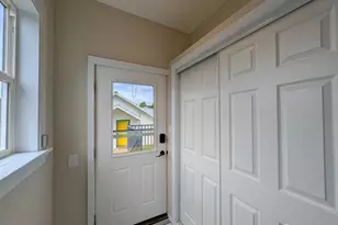 1022 Oakes Ave, Everett, WA 98201 - Photo 8
