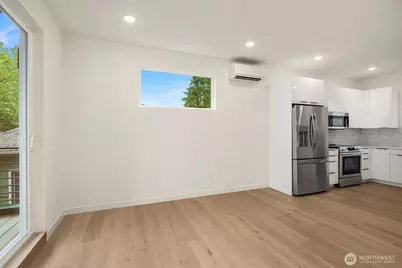 7334 25th Avenue NW, Seattle, WA 98117 - Photo 10
